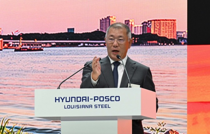정의선 현대자동차그룹 회장이 지난 4일(현지 시각) 미국 루이지애나주 도널드슨빌에서 열린 HPLS(HYUNDAI-POSCO Louisiana Steel) 전기로 제철소 기공식에서 환영사를 하고 있다. 사진=현대차그룹