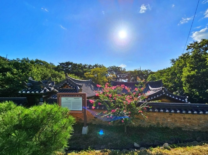횡계구곡 4곡에 자리한 옥간정. 정만양·정규양 형제가 후학을 가르치기 위해 1716년 세운 정자로, 계곡을 향해 누마루를 높게 냈다. 사진=영천시 공식 블로그