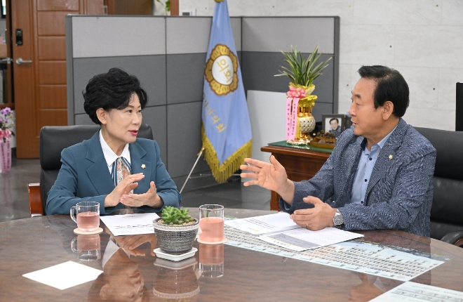 진주시의회가 제안한 경남진주혁신도시 주요 현안 건의안이 경남시·군의회의장협의회 공동 입장 건의문으로 채택됐다. 사진=진주시의회