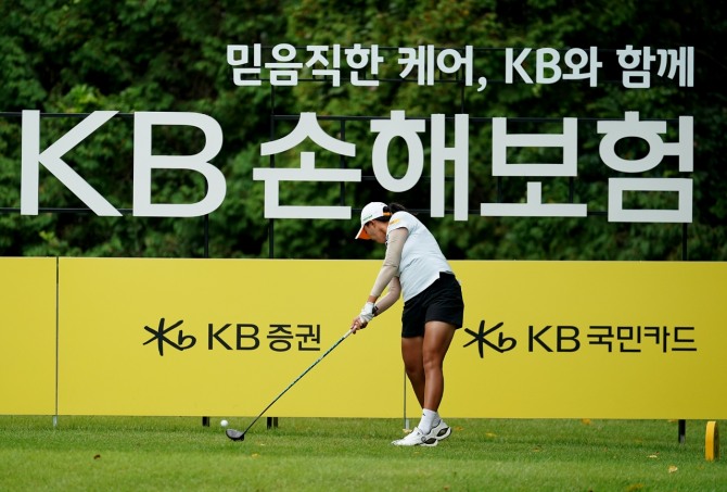 박예지가 ‘KB금융 골든라이프 챔피언십’ 1라운드에서 드라이버샷을 날리고 있다. 사진=강병구 기자