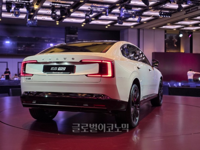 볼보 'ES90'. 사진=최태인 기자
