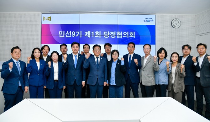 14일 열린 김포시 민선9기 제1회 당정협의회는 원팀 공조를 기본으로 김포시 교통망 확충 등에 힘을 모으기로 했다. 사진=김포시