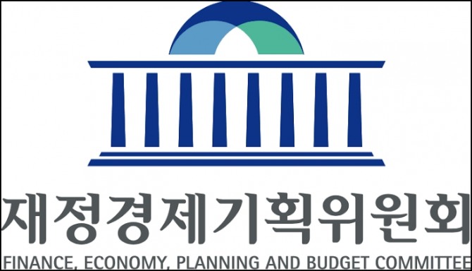 개인통관고유부호 하나로 올해 1~8월 해외직구 물품 2566건, 약 6억4000만원어치가 반입된 사례가 확인됐다. 국회 재정경제기획위원회 소속 임이자 의원은 다빈도·고액 통관과 전국 분산 수취 사례에 대한 점검 필요성을 제기했다. 사진=국회 재정경제기획위원회