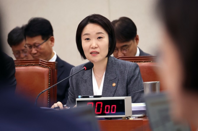 홈플러스 협력업체 정책자금 금리 낮아지나…이소영 장관 “적극 검토”