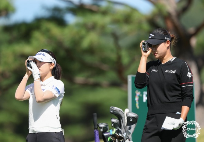 이예원과 김민솔(우측). 사진=KLPGA 박준석 포토