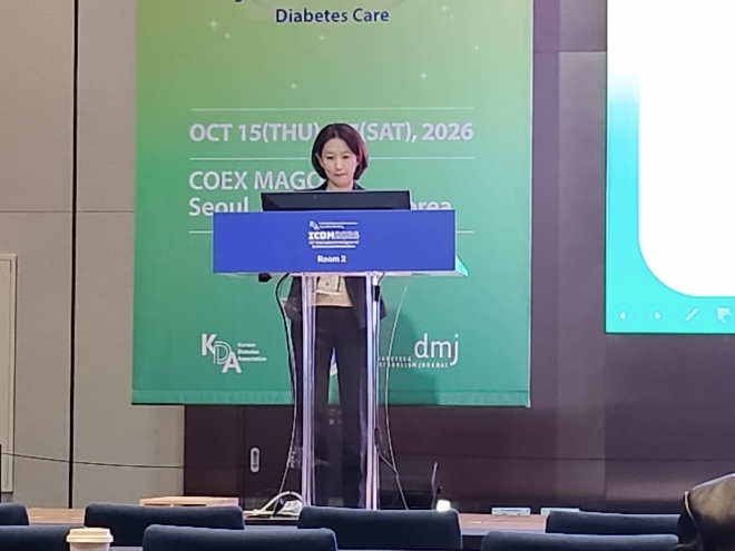 이은영 가톨릭대학교 서울성모병원 내분비내과 교수가 16일 대한당뇨병학회 국제학술대회(ICDM 2026)에서 SGLT1·2 이중억제제 'JP-2266'의 임상 2상 결과를 설명하고 있다. 사진=황소원기자