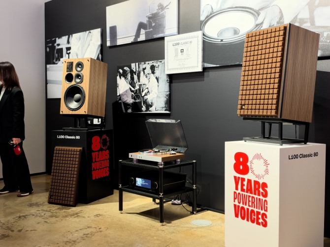 JBL 80주년 한정판 스피커 'L100 클래식 80'. 1970년작 'L100 센추리'를 현대적으로 되살린 모델로, 전 세계에서 800세트만 생산된다. 사진=유덕규 기자