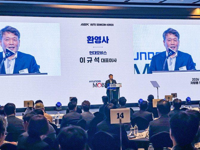 이규석 현대모비스 사장이 21일 경기 성남시 더블트리 바이 힐튼 서울 판교에서 열린 ‘제2회 오토 세미콘 코리아(ASK)’에서 환영사를 하고 있다. 사진=최유경 기자