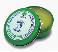 안티푸라민의 상징 초록색 틴케이스 모습. 버드나무에 간호사 디자인이 인상적이다. 사진=유한양행 