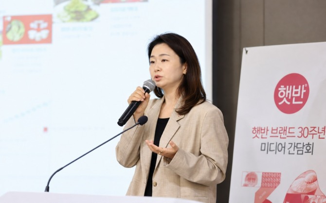 김숙진 식품마케팅팀 실장이 설명을 하고 있다.   사진=CJ제일제당