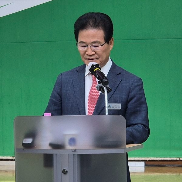 대구 달서구가 복지예산 증가와 지방비 부담에 대응해 재정 비상체제로 전환하고 594억원 규모의 공공시설 건립사업을 중단했다. 사진은 지난 8월 13일 재정운용 대책을 발표하는 김용판 달서구청장. 사진=달서구