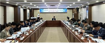 이도완 부군수 주재로 인구감소 특별 대책회의가 진행되고 있다. 사진=창녕군