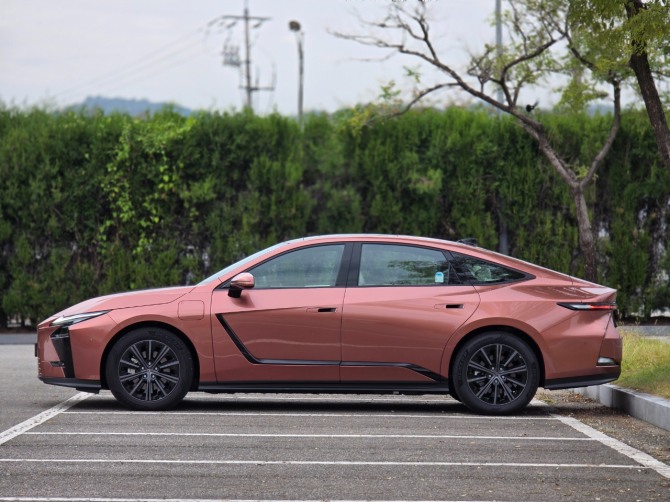 렉서스 'ES350e VIP'. 사진=최태인 기자