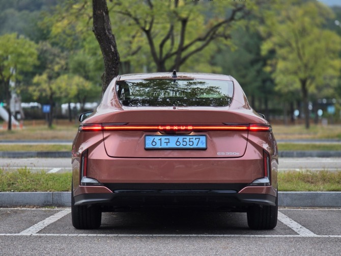 렉서스 'ES350e VIP'. 사진=최태인 기자