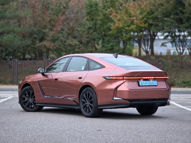 렉서스 'ES350e VIP'. 사진=최태인 기자