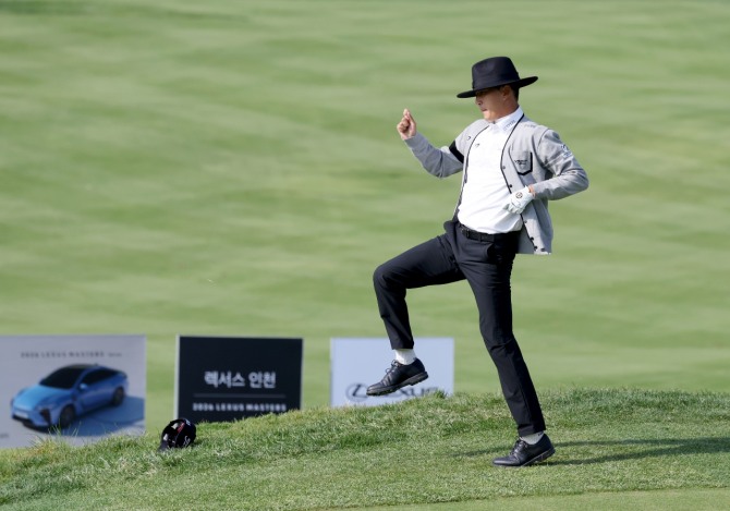 마이클 잭슨 '빌리진 노래에 맞춰 춤추는 김백준. 사진=KPGA 민수용 포토