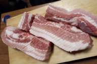 중국, EU산 돼지고기 반덤핑 조사 검토...美·EU '관세 압박' 맞불 전략?