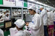 애플·삼성 날개 단 인도, '휴대폰 수출 20조 원' 눈앞