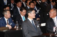 다음주 한국 찾는 '베트남 서열 3위' 팜민찐…한국 재계 총수들과 협력 논의