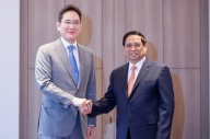 이재용 삼성전자 회장, 베트남 총리 만나…"베트남 성공은 삼성의 성공"