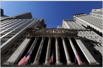 뉴욕증시 비트코인 흔들, 유가 이례적 폭락  FOMC 금리인상+ 우크라 회담