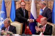 러시아·우크라이나, 곡물수출 재개 합의문 서명…식량위기 완화 기대
