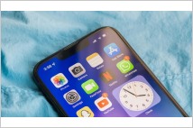 삼성, 2025년형 아이폰 SE 4 디스플레이 생산 거부