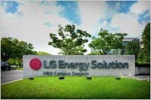 LG에너지솔루션, '어닝 쇼크' 딛고 반등...주가 36만원 회복
