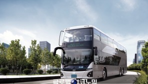 현대차 "국내 최초의 이층 전기버스 광역 노선 누빈다"...1호차 전달