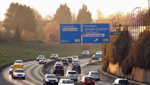 독일, 주말 이틀간 운전 금지 고려.. 탄소 줄이기 강경 대책