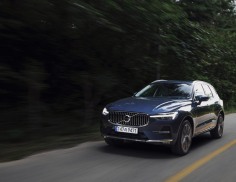 볼보코리아, 벤츠-BMW 양강구도 속 '프리미엄 수입차 대세 입증'