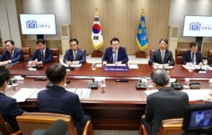 尹대통령 “26조원 반도체 종합지원 프로그램 마련”…금융·인프...