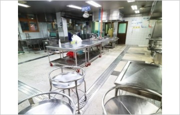 학교 지하 급식실 없앤다…서울시교육청, 2028년까지 지상 이전 추진