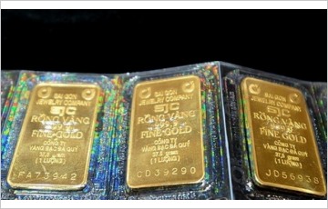 금값, 안전자산 수요로 상승세 지속...2400달러 돌파