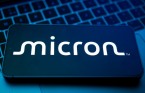 마이크론 8%대 폭락 ‘패닉’…메모리 관련주 '휘청'