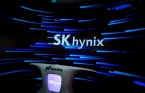 SK하이닉스 나스닥 데뷔 첫날 13.08% 급등...마이크론은 1.24% 하락