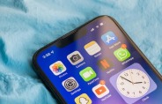 삼성, 2025 아이폰SE4 디스플레이 생산 거부