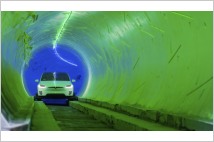테슬라 CEO 일론 머스크, 전기차가 시속 200km로 달리는 지하터널 공개