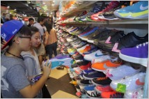 [글로벌-Biz 24] 스니커 운동화 재판매 플랫폼 '고트', 중국 시장 진출
