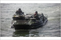[G-Military]필리핀 해병대 첫 상륙훈련 주인공은 한국산 상륙돌격장갑차
