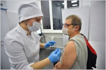 러시아 신규 코로나19 확진자 기록 갱신…동유럽 백신 불신으로 사회적 거리두기 강화