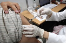 코로나19 백신 1차 접종률 70% 돌파…누적 3650만 명