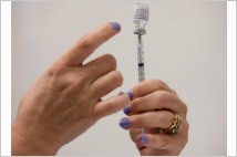 화이자·바이오엔테크 "코로나19 백신 추가접종 95.6% 유효성 입증"
