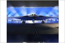 펜타곤, 신형 스텔스 폭격기 B-21 레이더 공개…"개방형 시스템 아키텍처 적용"