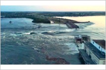 러시아 점령, 우크라이나 남부 카호우카 댐 상부 파괴