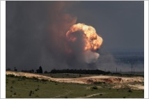 우크라이나, 크림반도 탄약고·석유 저장고 드론 공격 대폭발