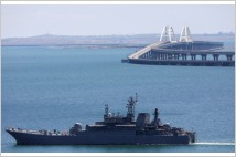 우크라이나, 크림반도 흑해함대 공격...러시아 크림대교 폐쇄