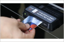 [저무는 실물카드②] 토스로 신용카드 발급, 삼성페이로 간편결제…카드모집인 위축