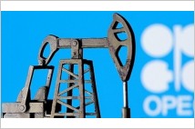 국제유가, OPEC+ 감산 연장에도 하락...수요 둔화 전망