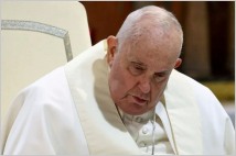 [초점] 프란치스코 교황 ‘우크라에 항복 권유’ 논란 가열